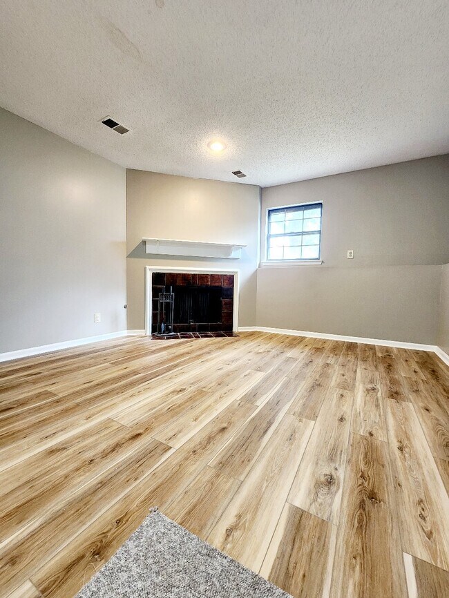 Sala de estar/familiar - 9721 W 83rd Ter