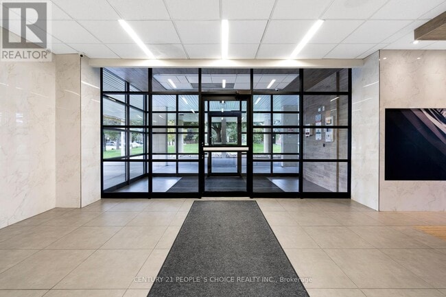 Building Photo - 21-121 Welsford Gardens