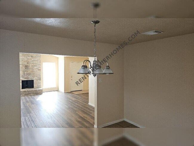 Foto del edificio - 5023 Fitzwater Dr