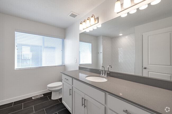 3BR, 3BA - 1,580SF - 2nd Bathroom - Sandridge Village Townhomes