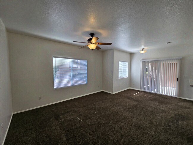 Foto del edificio - 9580 W Reno Ave