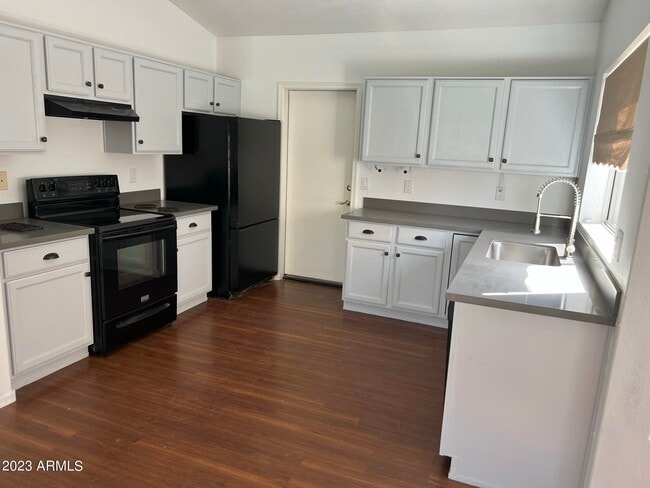 Foto del edificio - 8 W Marco Polo Rd