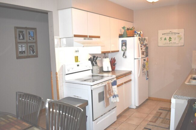 Foto del edificio - 850 E Old Willow Rd
