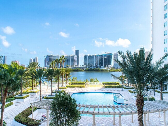 Foto del edificio - 3301 NE 183rd St