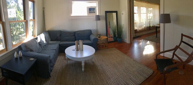 Fully-furnished living room - 4707 N Congress Ave