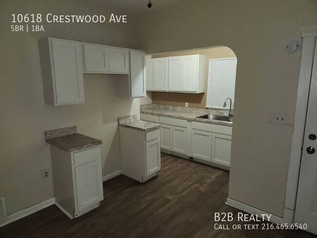 Foto del edificio - 10618 Crestwood Ave