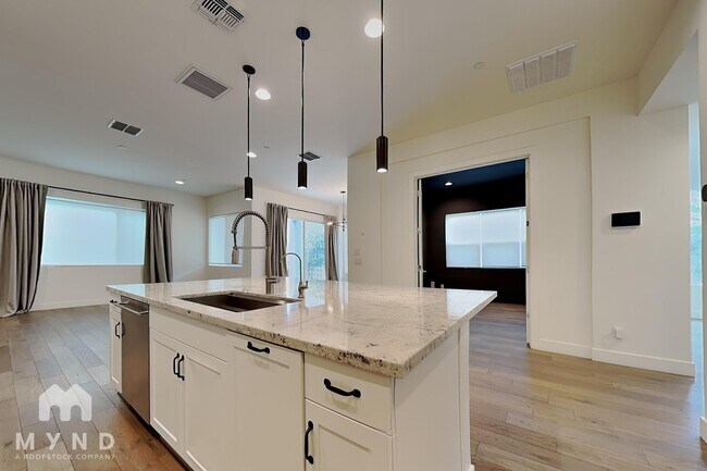 Building Photo - 6807 E Orion Dr
