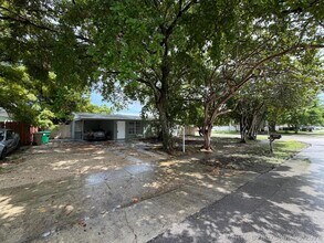 Building Photo - 3820 SW 61st Ave