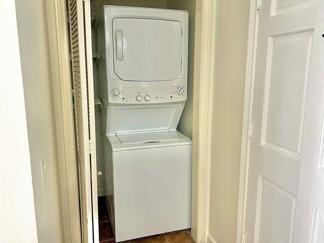 Foto del edificio - Updated 2-Bedroom 3 Bathroom Pasadena Town...