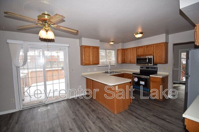 Building Photo - 10321 Golden Willow Dr