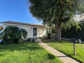 Building Photo - 54 San Clemente St