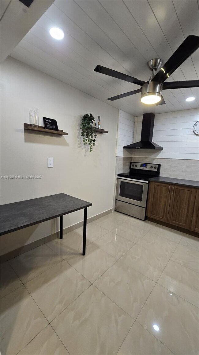 Foto del edificio - 1000 Parkview Dr