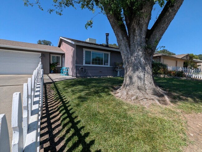 Foto del edificio - 2689 Forestview Dr