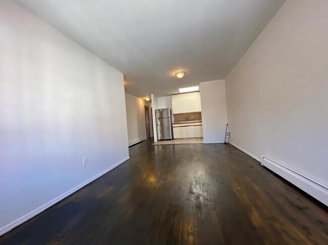 Foto del edificio - 3 bedroom in BROOKLYN NY 11216