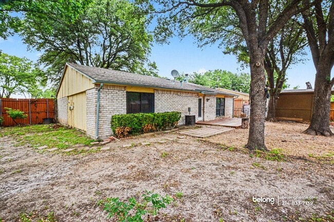Building Photo - 5710 Briarcrest Dr