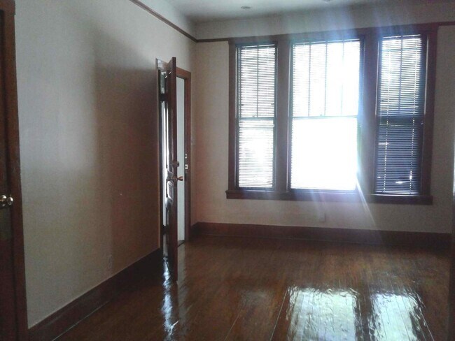 Building Photo - 3018 N Hoyne Ave