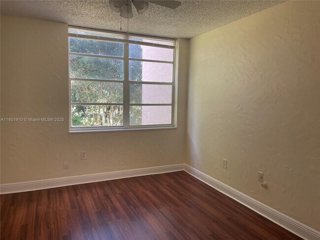 Foto del edificio - 9495 Evergreen Pl