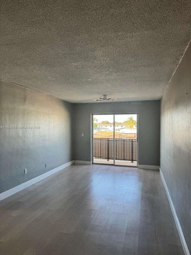 Foto del edificio - 1305 W 26th Pl