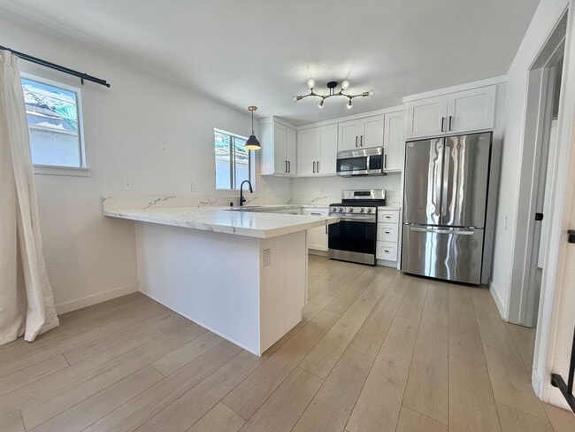 Building Photo - Hill Section 3BD Home with Large Backyard & Renovated Quartz Kitchen