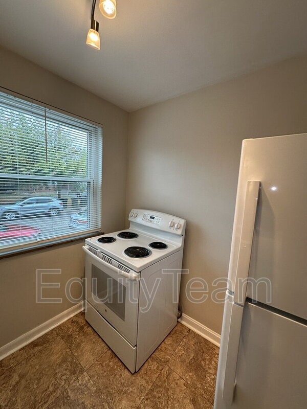 Building Photo - 3918 E Gatewood Ln