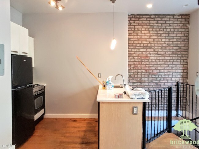 Building Photo - 169 Rogers Ave