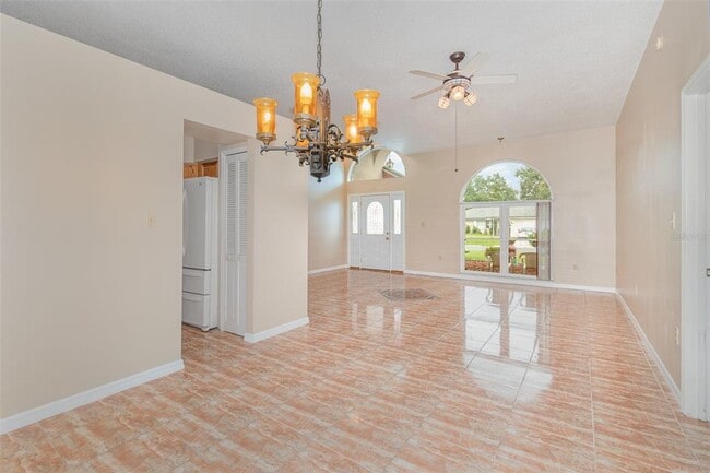 Building Photo - 851 Mendoza Dr