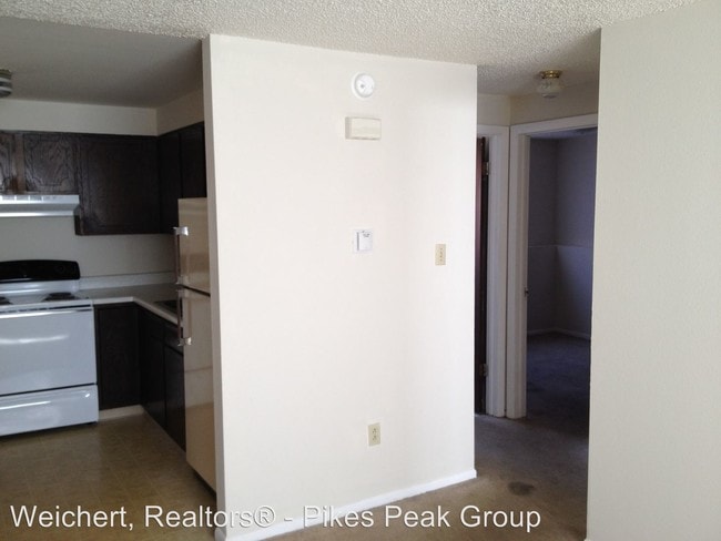 Building Photo - 2870 Montebello Dr W