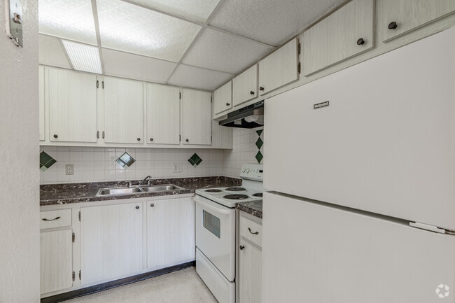 2BR, 2BA - 900SF - Villa Monterrey Apartments