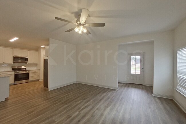 Foto del edificio - 8134 Hendrick Dr