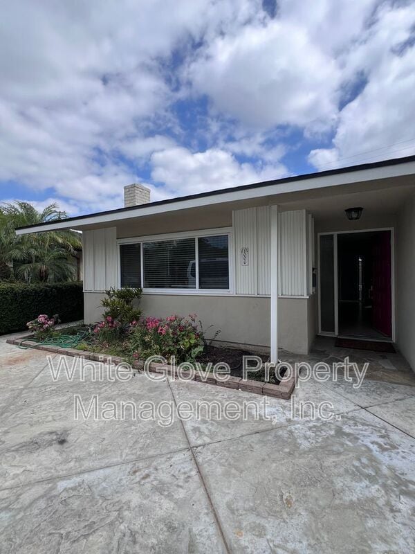 Photo - 1006 E Brookdale Pl House