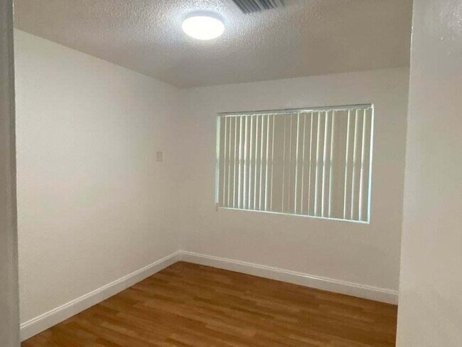 Foto del edificio - 1027 Beech Rd