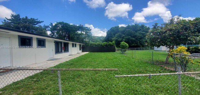 Foto del edificio - 2932 NW 59th St