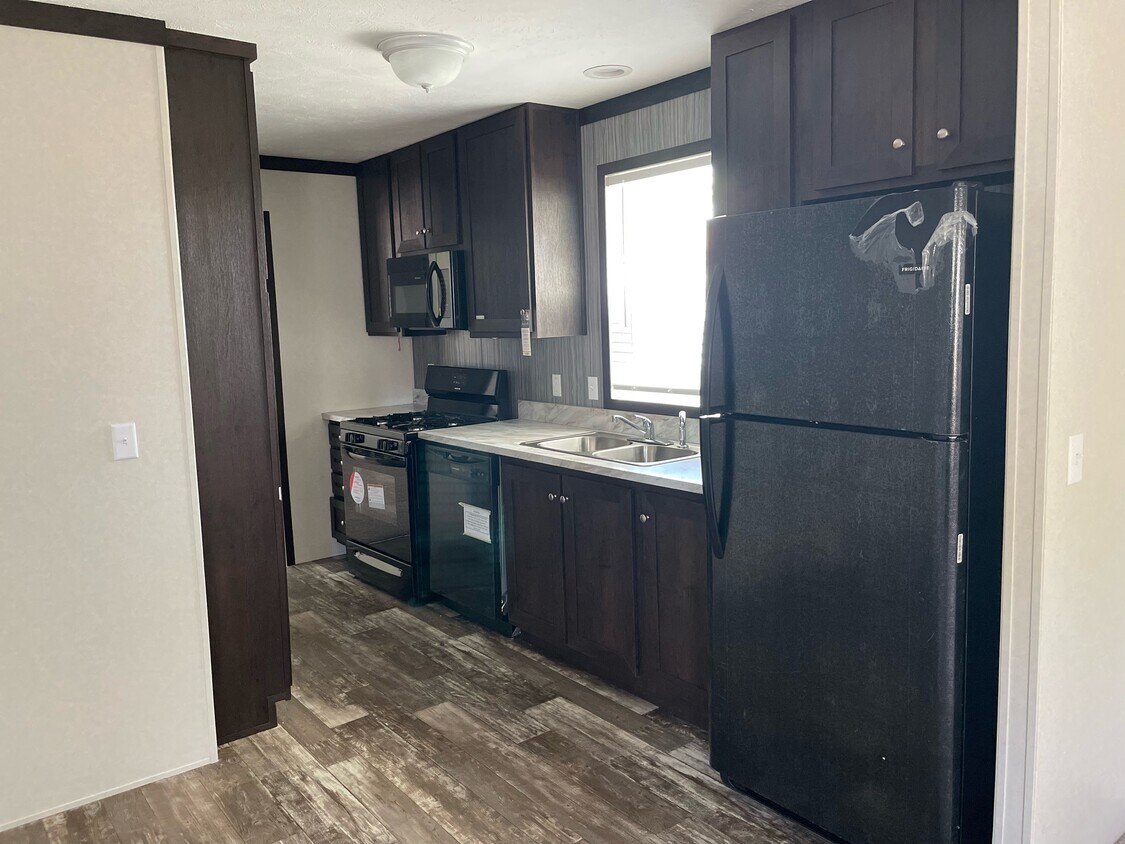 39 Armstrong Ave, Flushing, MI 48433 House for Rent in Flushing, MI