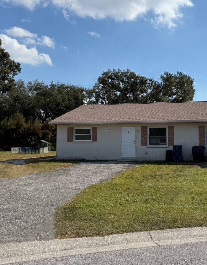 Foto principal - 6720 46th Ave W