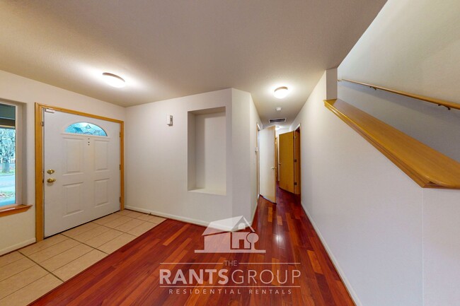 Foto del edificio - Recently remodeled pet-free home in Tumwat...