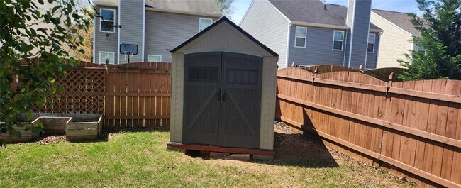 Building Photo - 2885 Mayfair Dr