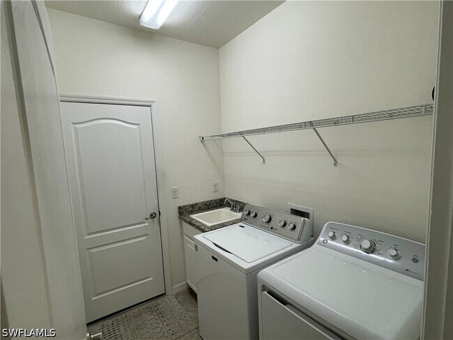 Foto del edificio - 9353 Glenforest Dr