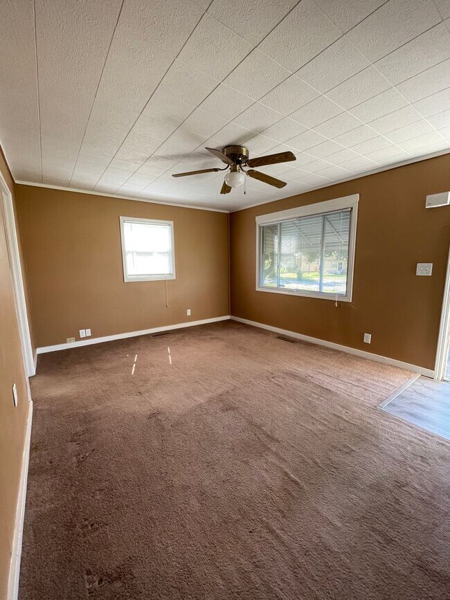 Building Photo - 2 Bedroom Single Family Home-Vinton Schools