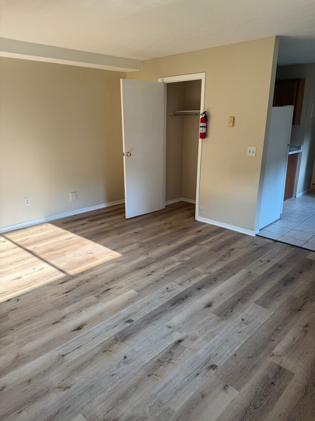 Building Photo - 5380 Eastgate Dr