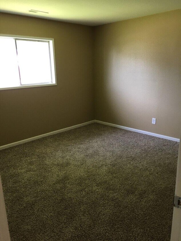 Bedroom - 900 lindberg ln