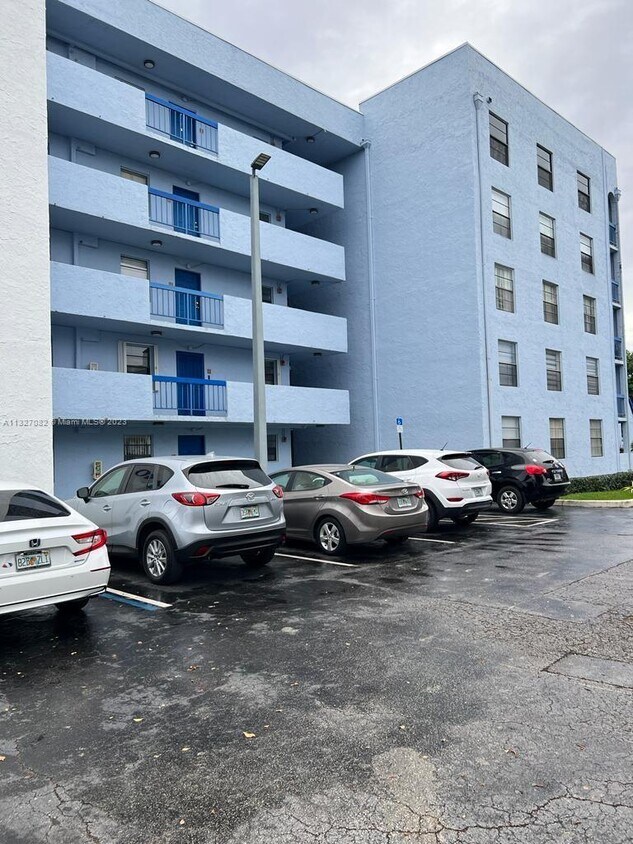 9440 Fontainebleau Blvd Unit 116, Miami, FL 33172 Room for Rent in