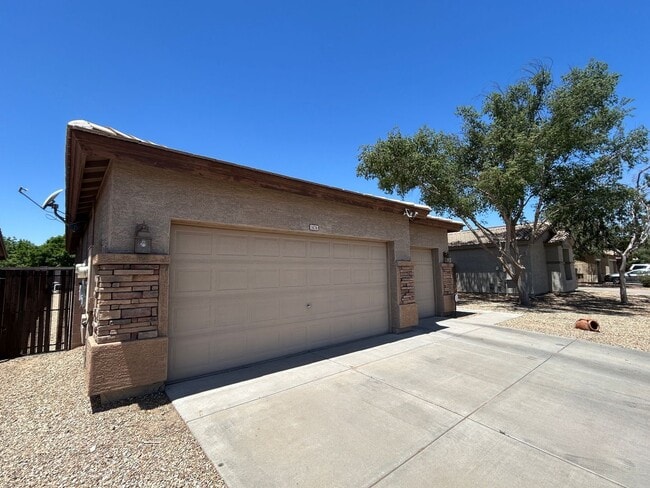 Building Photo - 1676 S 159th Ave