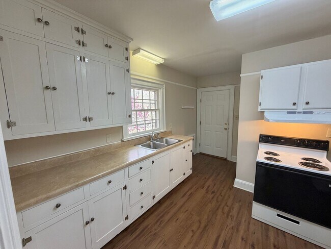 Building Photo - 2 Bedroom Apartment - Statesville Downtown