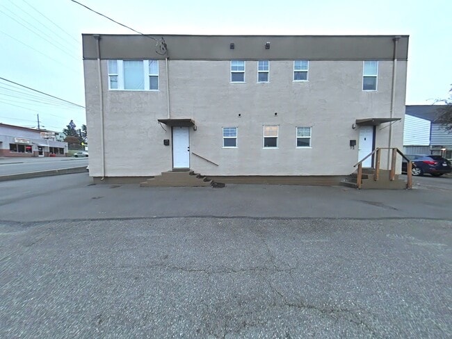 Building Photo - Adorable Apartment in Heart of Downtown Br...