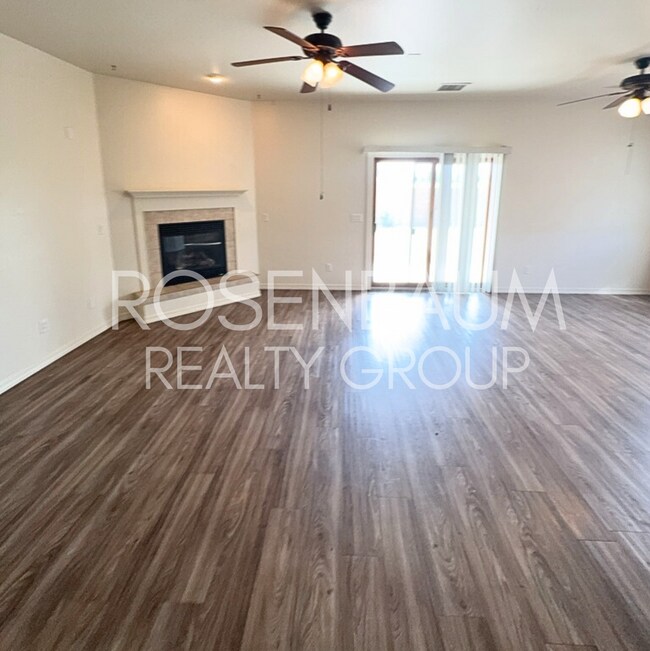 Foto del edificio - Beautiful 2BD/2BA Home with 2-Car Garage i...