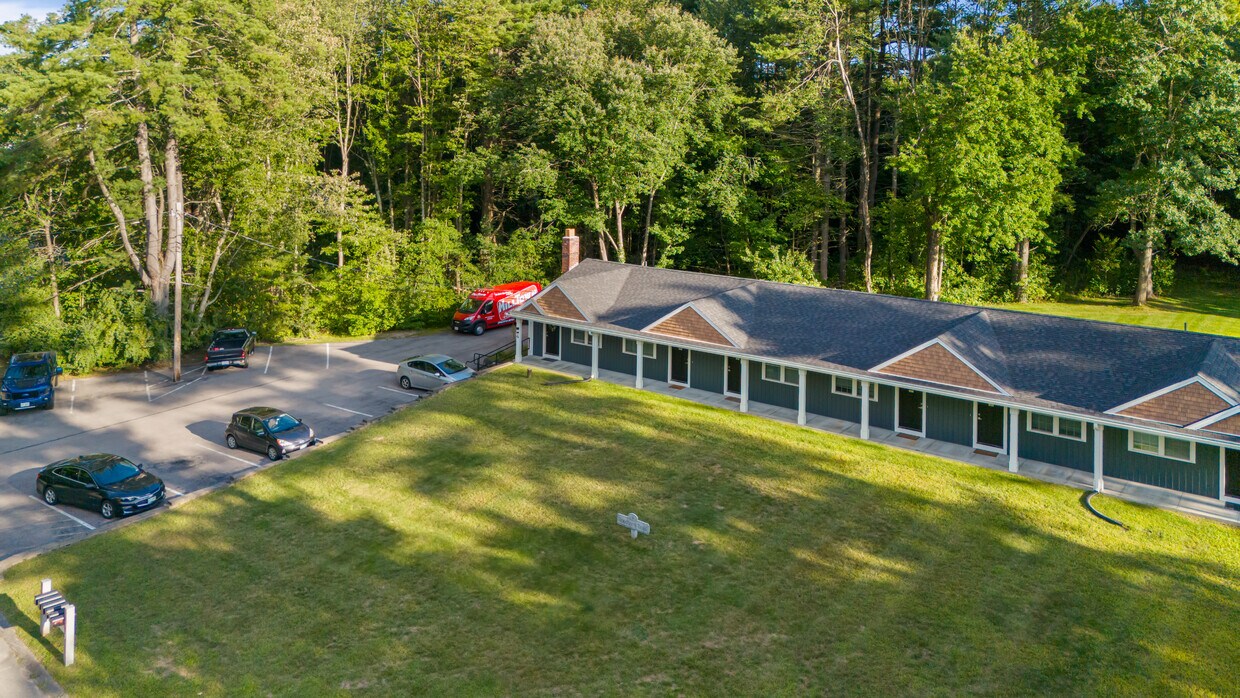 Building Photo - 4-6 Woodburn Dr