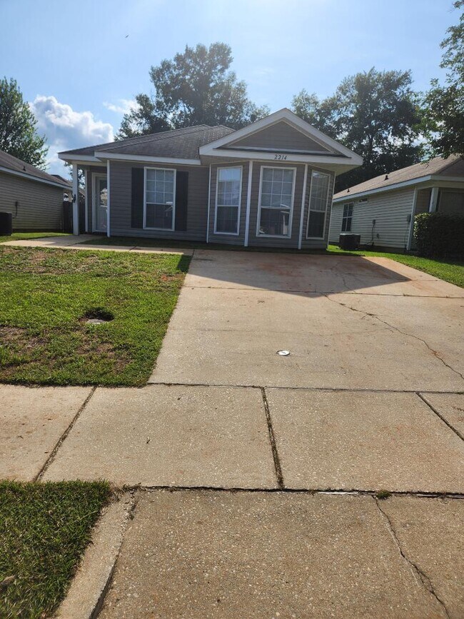 Foto del edificio - 2214 Seasons Ct
