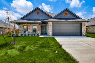 Building Photo - 2806 Clover Dr