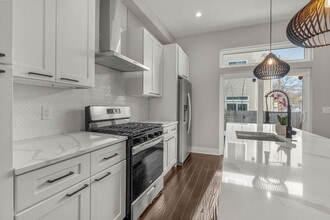 Building Photo - 1645 W Cabot St