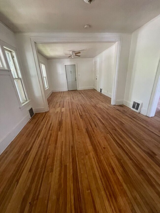 Foto del edificio - 111 8th St NW